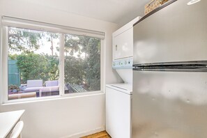 Apartment (0 Bedroom) | Interior - Palm Springs Studio w/ Outdoor Oasis & Hot Tub! (Palm Springs)