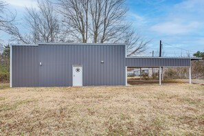 House (1 Bedroom) | Interior - Cozy Quitman Fishing Cabin Near Lake Fork! (Quitman)