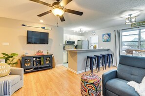 Apartment (2 Bedrooms) | Front of property - 1 Mi to Boardwalk & Dtwn: Myrtle Beach Condo (Myrtle Beach)