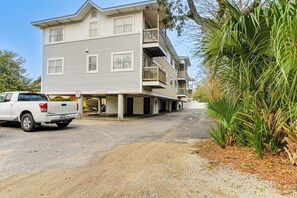 Interior - 1 Mi to Boardwalk & Dtwn: Myrtle Beach Condo (Myrtle Beach)
