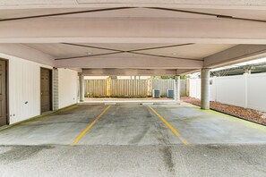 Interior - 1 Mi to Boardwalk & Dtwn: Myrtle Beach Condo (Myrtle Beach)