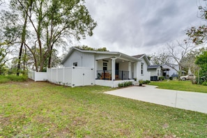 Exterior - Modern Florida Bungalow: 3 Miles to Winter Garden! (Winter Garden)