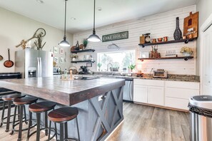 House (3 Bedrooms) | Interior - Pottsboro Home w/ Patio & Grill ~ 1 Mi to Lake! (Pottsboro)