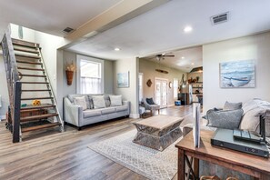 House (3 Bedrooms) | Interior - Pottsboro Home w/ Patio & Grill ~ 1 Mi to Lake! (Pottsboro)