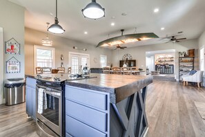 House (3 Bedrooms) | Interior - Pottsboro Home w/ Patio & Grill ~ 1 Mi to Lake! (Pottsboro)