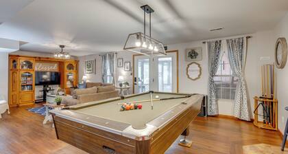 'foxes Den' w/ Hot Tub, Pool Table & Fire Pit!