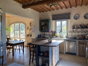 Horno, placa de cocina y lavavajillas