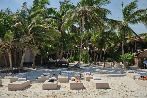 Property grounds - Gorgeous apartment in Mistiq Temple, Gym, 6 pools, wifi, shuttle to the beach (Tulum)