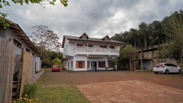 Fachada de la propiedad