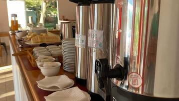 Buffet déjeuner gratuit tous les jours