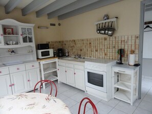 Kühlschrank, Mikrowelle, Ofen, Wasserkocher