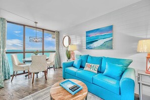 TV - Luxurious Condo w/Jacuzzi and Floor to ceiling glass (Myrtle Beach)