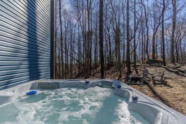 Outdoor spa tub