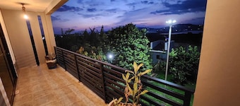 Exquisite 3bed 3bath Lake View Home in Entebbe