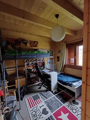 4 quartos, escrivaninha, Wi-Fi