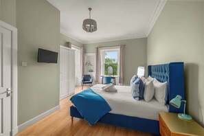 6 habitaciones, tabla de planchar con plancha y cuna de viaje 