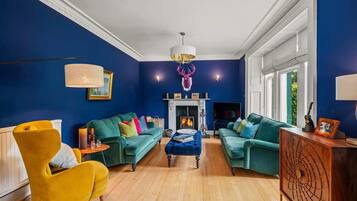 Smart TV, fireplace, video games, books