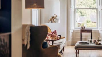 Smart TV, fireplace, video games, offices