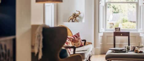 Téléviseur connecté, foyer, jeux vidéo, bureau