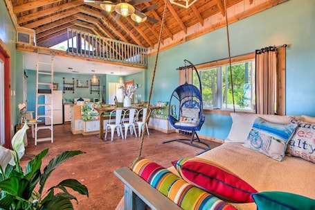 2 bedrooms, iron/ironing board, WiFi, bed sheets. Airbnd Looses, VRBO Wins! Discount if booked on VRBO!