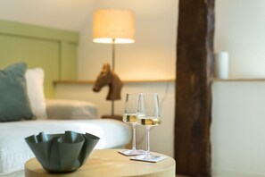 2 Schlafzimmer, Schreibtisch, Bügeleisen/Bügelbrett, Reisekinderbett