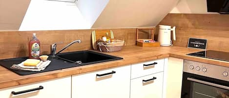 Kühlschrank, Ofen, Herdplatte, Geschirrspüler