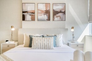2 chambres, coffre-fort, fer et planche à repasser