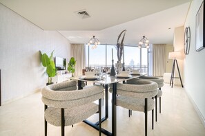 Dining - Breathtaking 2BR Apartment in Sky Gardens, DIFC by Deluxe Holiday Homes (Dubai)