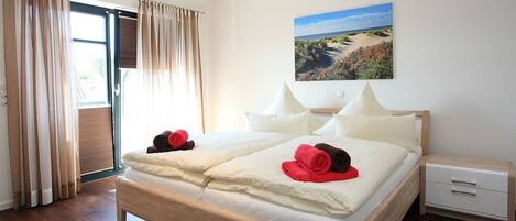 3 slaapkamers, een strijkplank/strijkijzer, reisbedje, gratis wifi