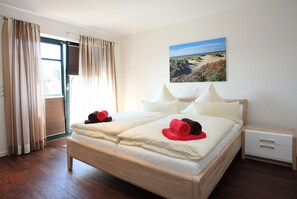 3 室のベッドルーム、アイロン / アイロン台、旅行用ベビーベッド、WiFi (無料)