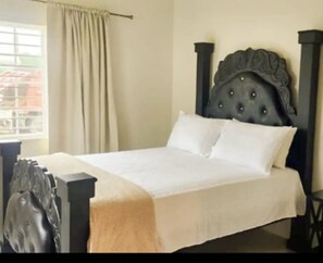 House | 2 bedrooms, free WiFi, bed sheets - Remarkable 2-bed House in Discovery Bay (Discovery Bay)