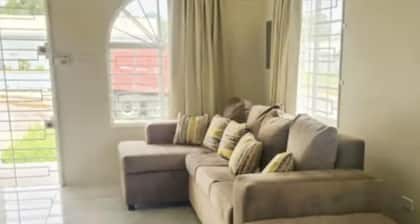 Remarkable 2-bed House in Discovery Bay