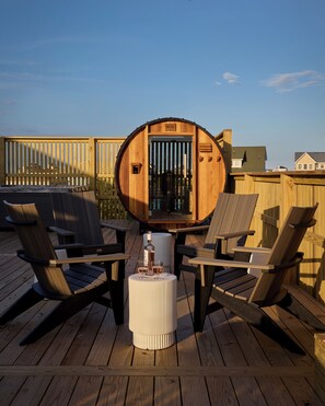 Outdoor spa tub - Pamlico Station Edgecamp (Rodanthe)
