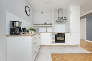 公寓, 1 間臥室, 露台 | 私人廚房 | 微波爐、焗爐、洗碗機、咖啡機/沖茶器