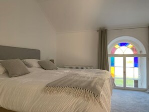 3 chambres, fer et planche à repasser, Wi-Fi, draps fournis