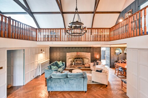 BOUTIQUE STAYS WITH PRIVATE HOT TUB