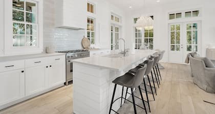 Rosemary Cottage: Stunning Private Pool & Outdoor Fireplace + 6 Bikes