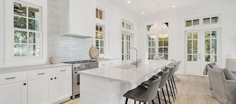Rosemary Cottage: Stunning Private Pool & Outdoor Fireplace + 6 Bikes