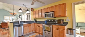 Excellent 3 bedroom home located in Savannah's Landing community! Community pool, tennis courts, close to the Beach!