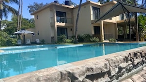 Outdoor pool - Charchoma Accommodation- Wells Villa (Mombasa)
