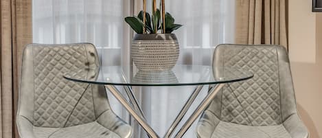 Deluxe studio | Een kluis op de kamer, een strijkplank/strijkijzer, gratis babybedden