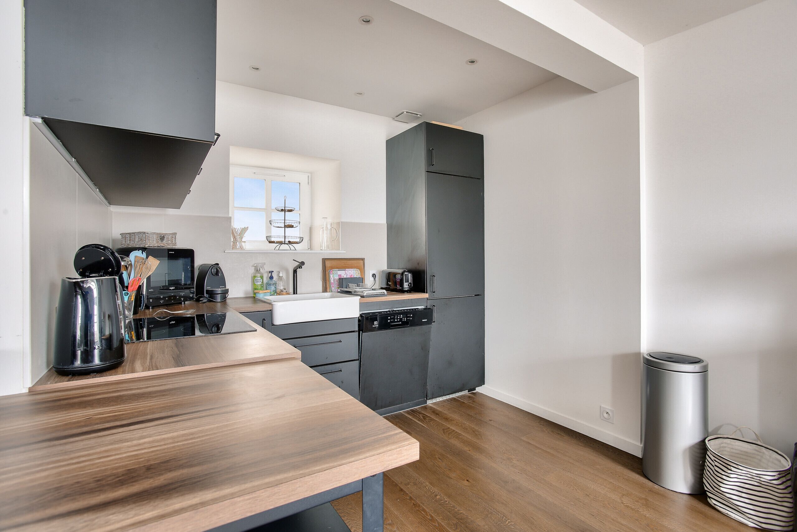 Réfrigérateur, micro-ondes, four, lave-vaisselle