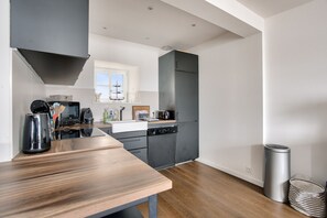 Kühlschrank, Mikrowelle, Ofen, Geschirrspüler