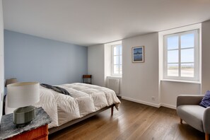 3 bedrooms, iron/ironing board, free WiFi