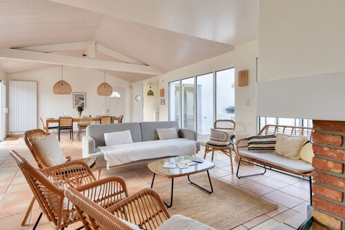 Maison pour 14  - 150 m de la plage de la Clère