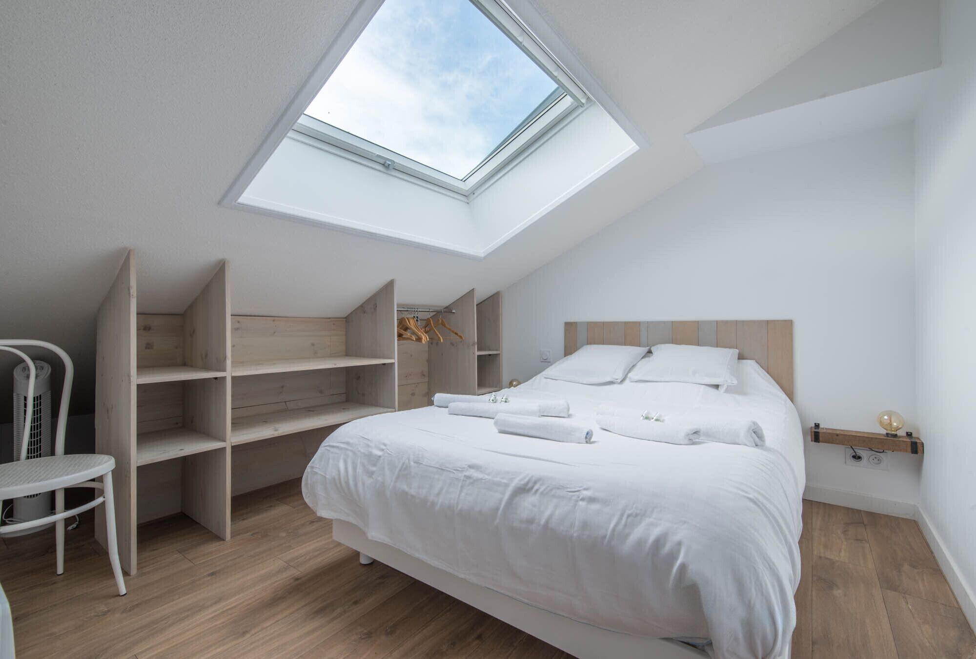 2 chambres, fer et planche à repasser