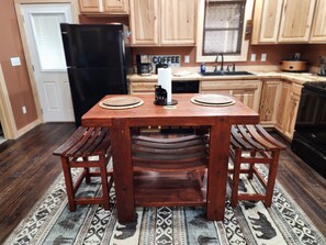 Fridge, microwave, oven, stovetop - Whiskey Bent Stillhouse - Lake Lure cabin - 1/4 mile to Lake Lure Ingles (Lake Lure)