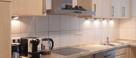 Réfrigérateur, four, plaque de cuisson, lave-vaisselle