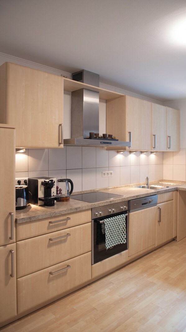 Geladeira, fogão, cooktop, lava-louças