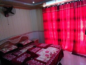 Sistema de insonorización, tabla de planchar con plancha, wifi gratis